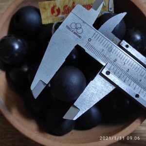 MANIK KAYU 20 MM HITAM 100 GRAM